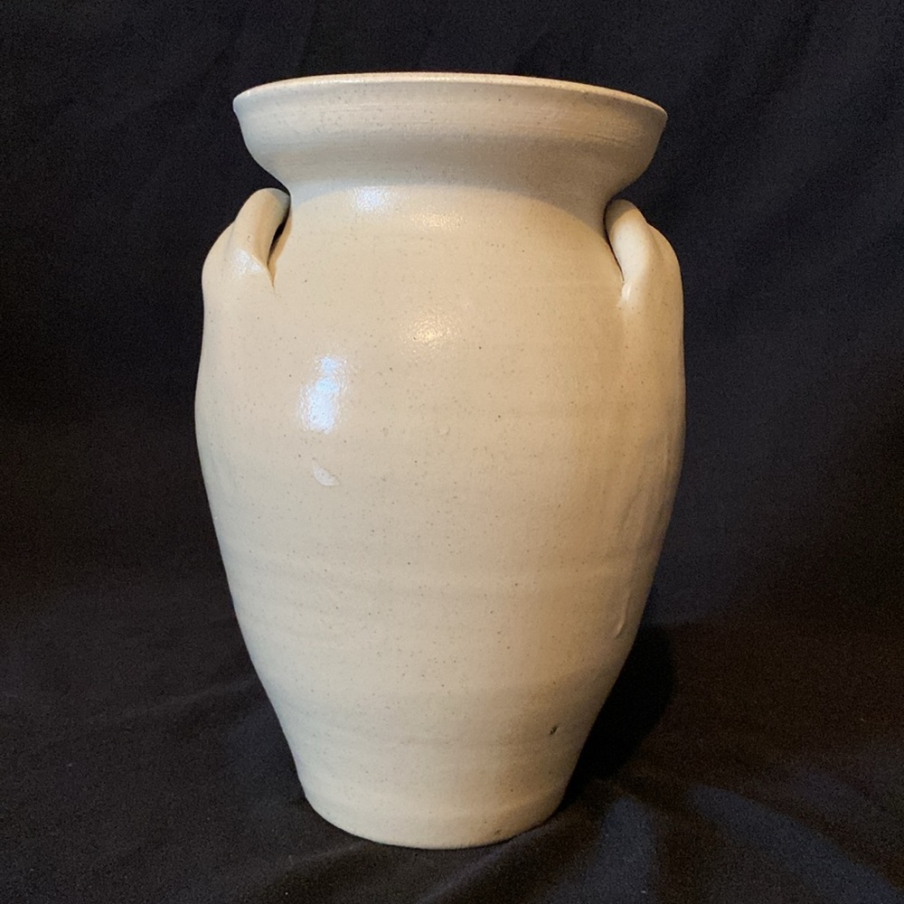 Pottery Vase Williamsburg, Va. 7 1/8” Tall. Blue Flowers on Beige Pottery. - Picture 4 of 13